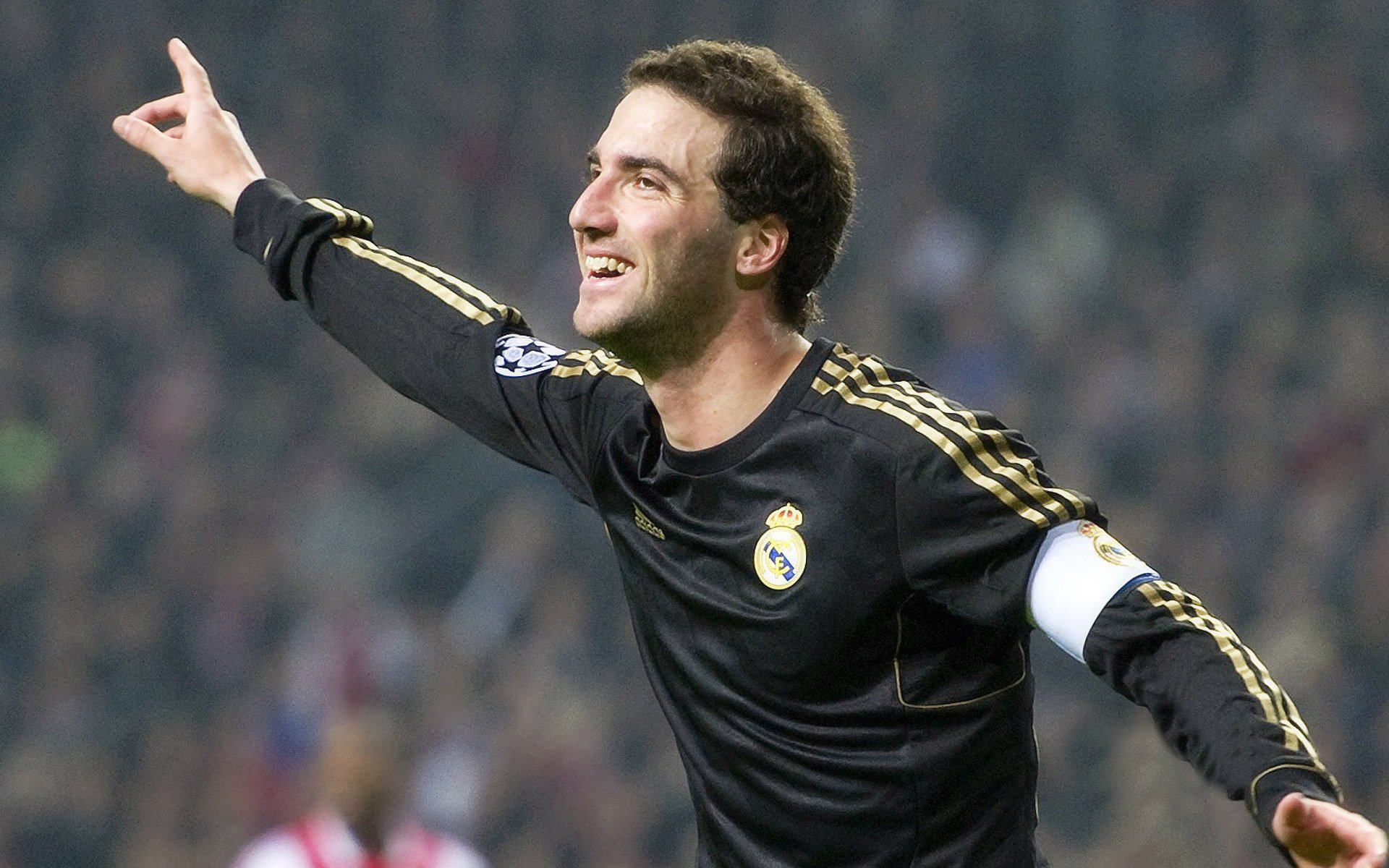 尤文绝境重生，德里赫特从铁卫变英雄，书写逆转奇迹