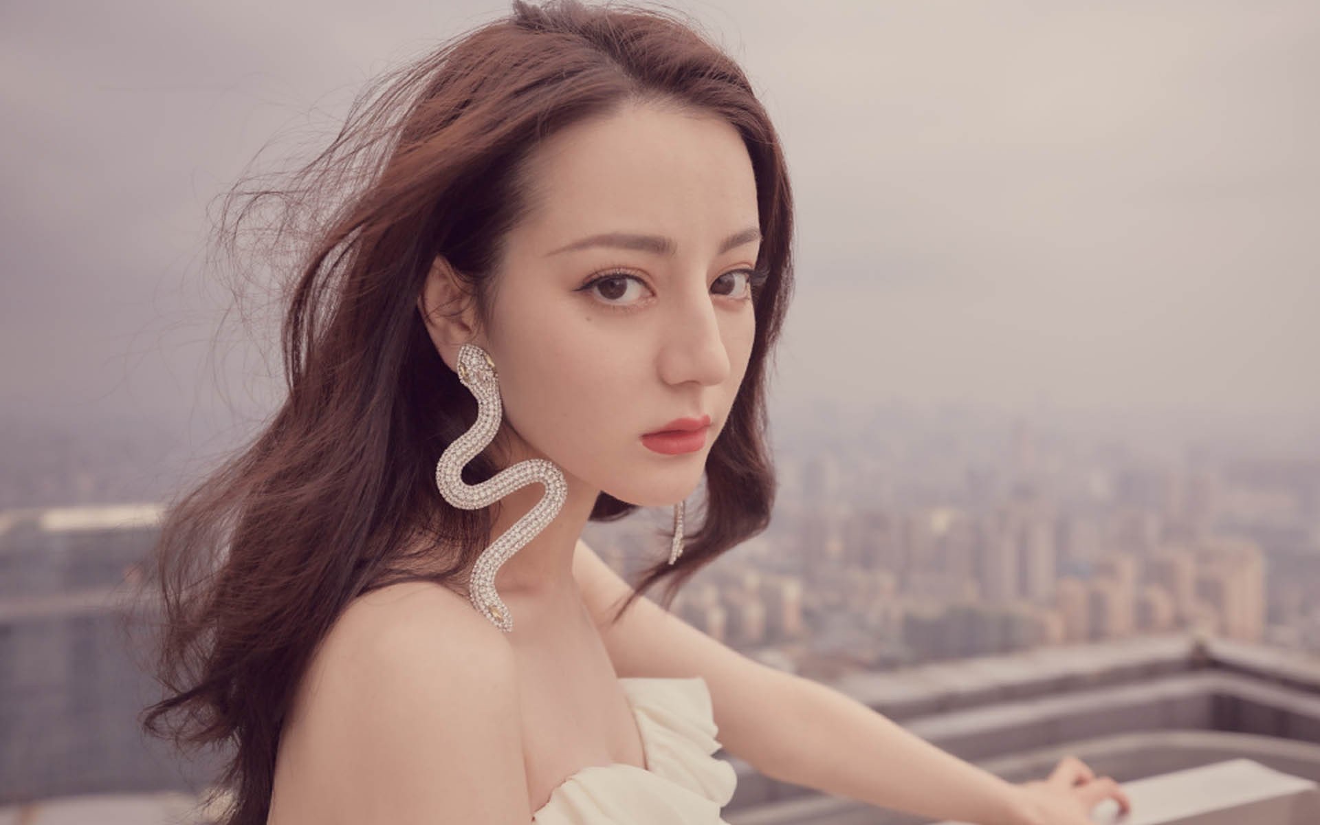 这唯一性不仅指代关键词的独家组合，更在于挖掘一位球员如何以非典型方式，在那场小组赛中写下唯一的神话